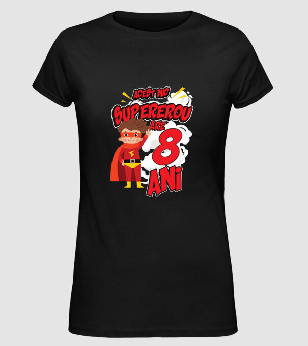 Acest mic supererou are 8 ani model negru pe tricou