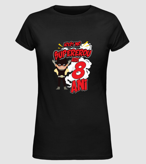 Acest mic supererou are 8 ani model negru pe tricou