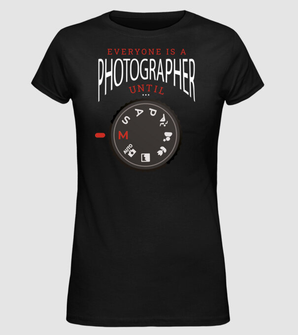 Everyone is a photographer until model negru pe tricou