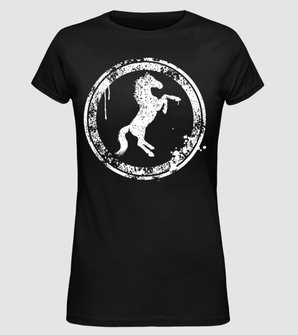 horse badge model negru pe tricou