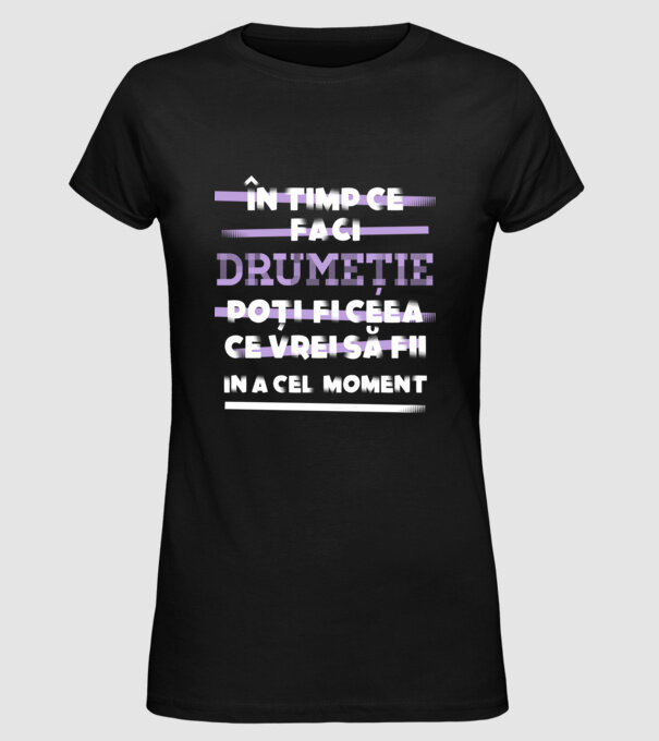 în timp ce faci drumeție poți fi ceea ce vrei să fii - în acel moment model negru pe tricou