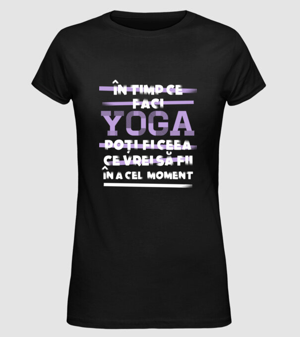 în timp ce faci yoga poți fi ceea ce vrei să fii - în acel moment model negru pe tricou