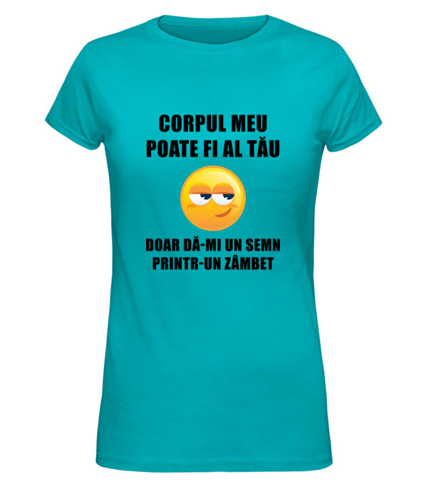  model  pe tricou