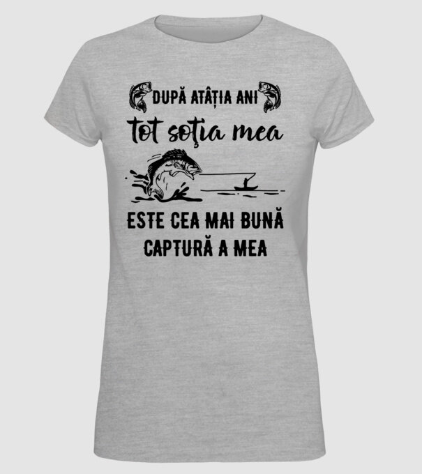 după atâția ani, tot soția mea este cea mai bună captură a mea D9914124 model gri pe tricou