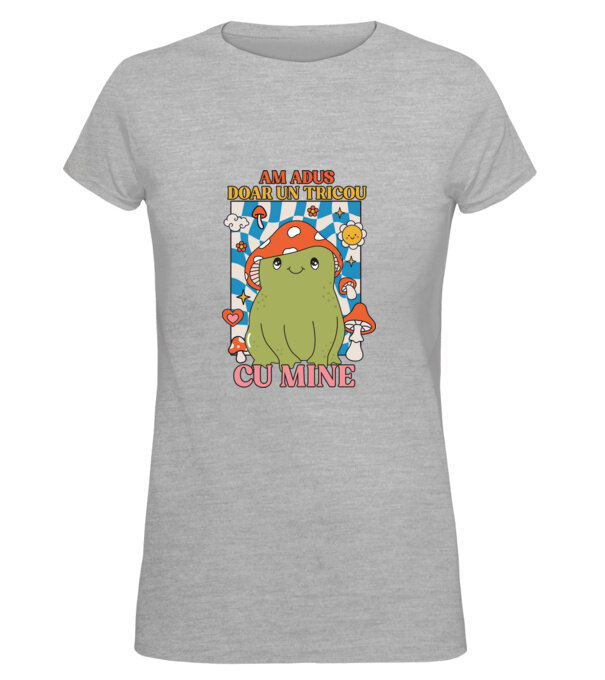  model  pe tricou