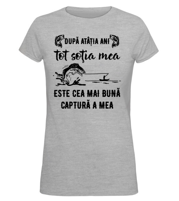  model  pe tricou