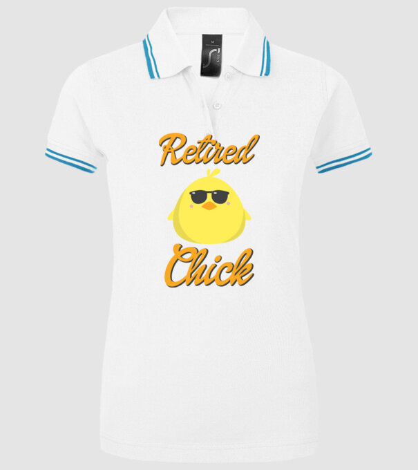 Retired chick model alb pe tricou