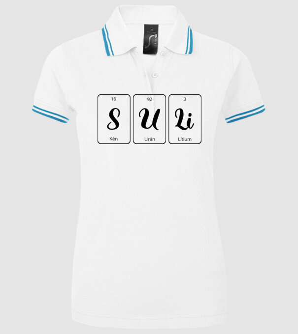 model alb pe tricou