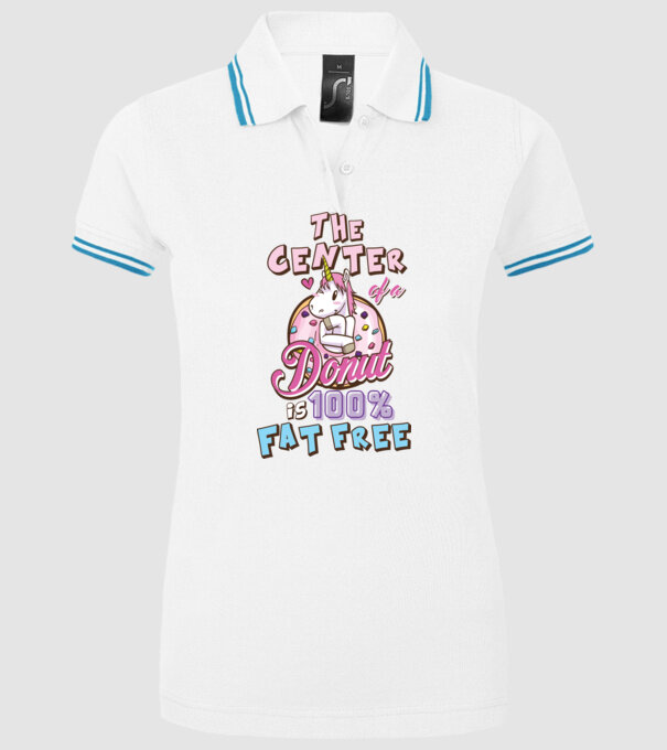 The center of a donut model alb pe tricou