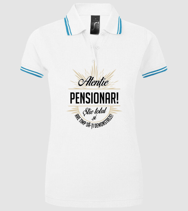Atenție pensionar! Știe totul și are timp să-ți demonstreze! model alb pe tricou