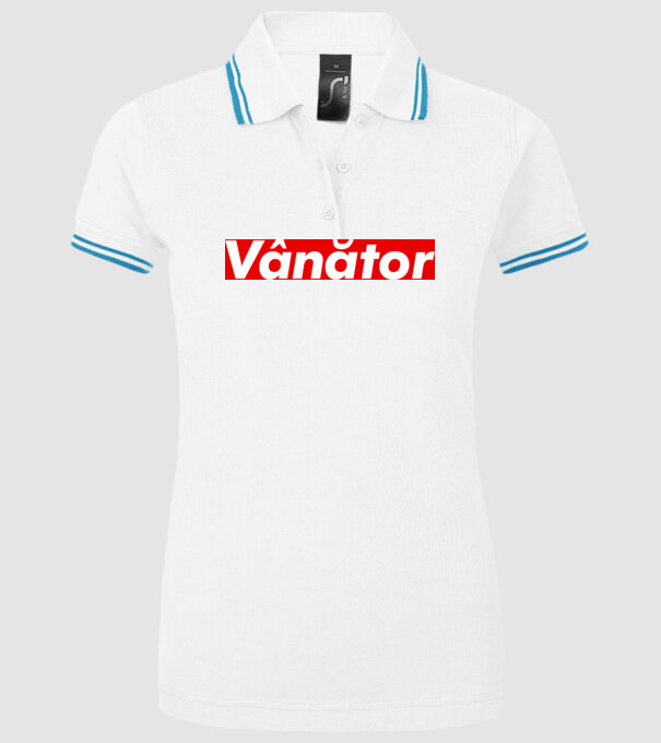 vânător model alb pe tricou