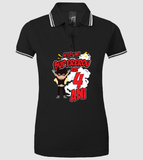 Acest mic supererou are 4 ani model negru pe tricou