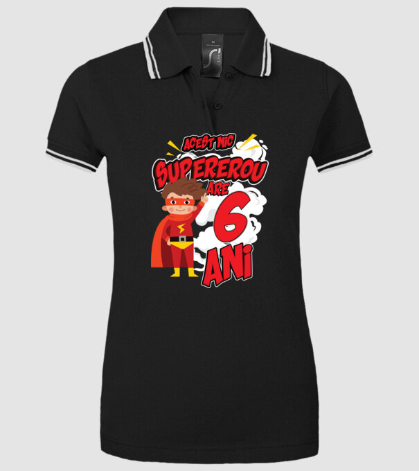 Acest mic supererou are 6 ani model negru pe tricou