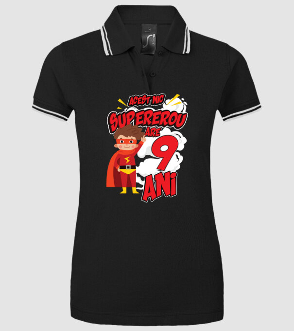 Acest mic supererou are 9 ani model negru pe tricou