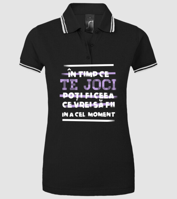 în timp ce te joci poți fi ceea ce vrei să fii - în acel moment model negru pe tricou