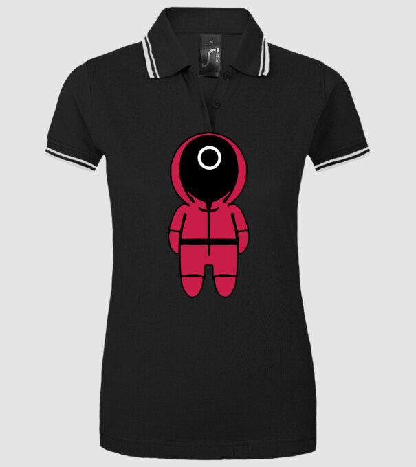 squid game figure model negru pe tricou