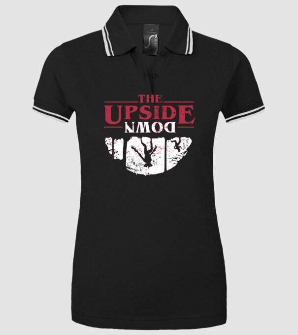 the upside down logo model negru pe tricou
