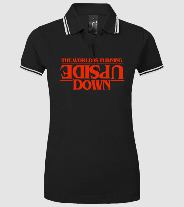 the world is turning upside down model negru pe tricou