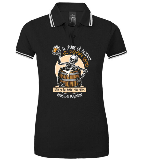  model  pe tricou