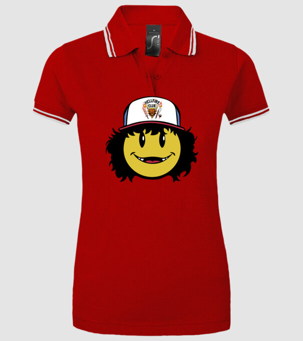 dustinhappyface model roșu pe tricou