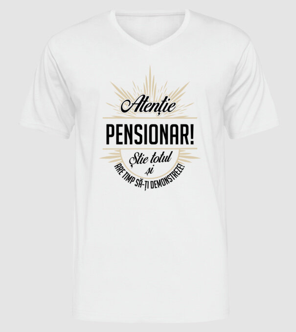 Atenție pensionar! Știe totul și are timp să-ți demonstreze! model alb pe tricou