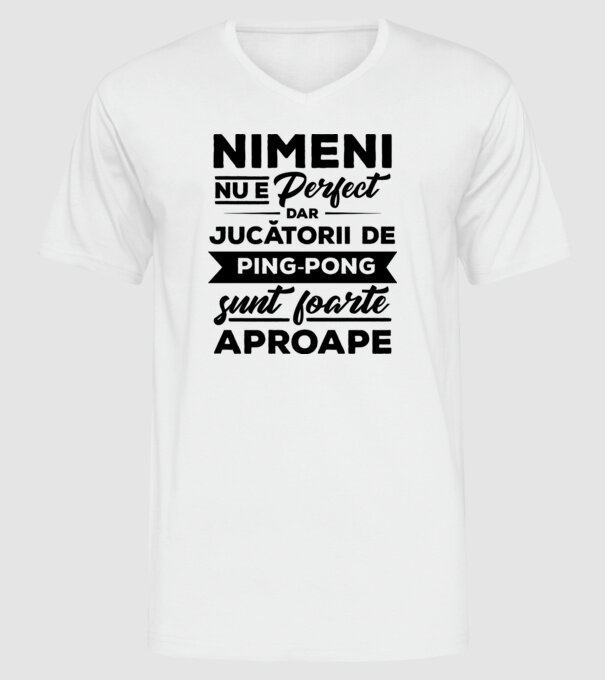 nimeni nu e perfect, dar jucătorii de ping-pong sunt foarte aproape model alb pe tricou