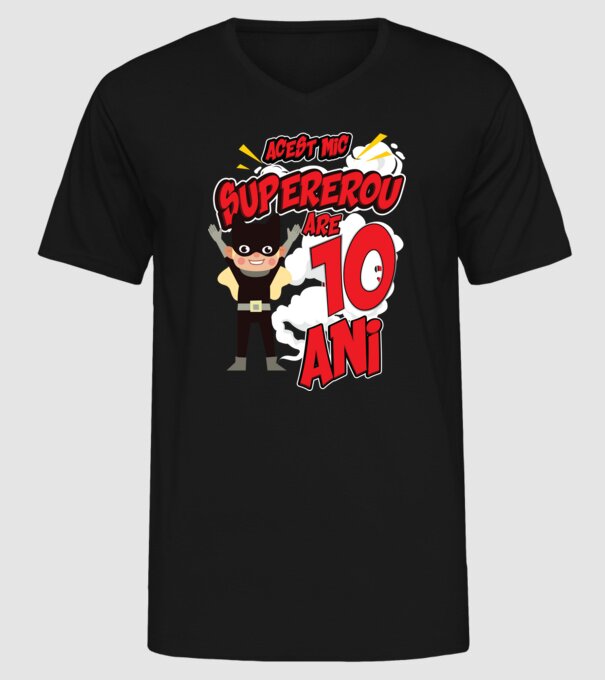 Acest mic supererou are 10 ani model negru pe tricou