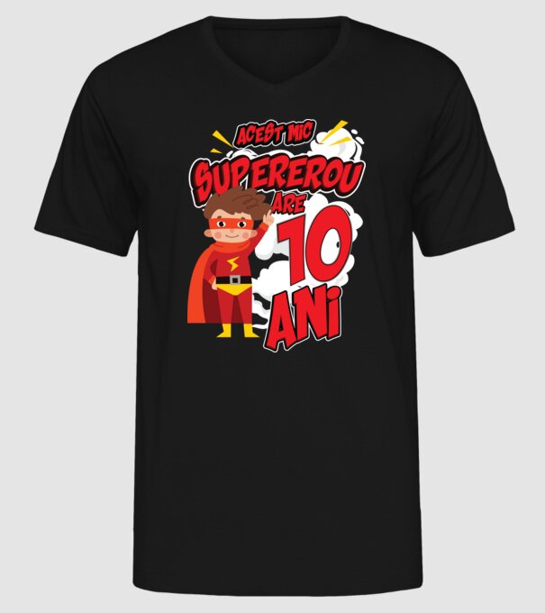 Acest mic supererou are 10 ani model negru pe tricou