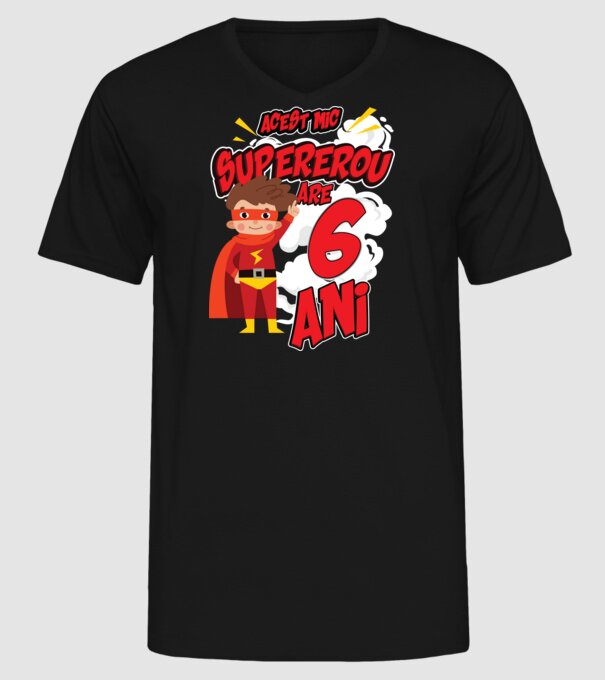 Acest mic supererou are 6 ani model negru pe tricou