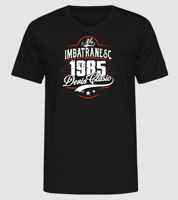 Devin Clasic - 1985 model negru pe tricou