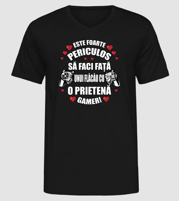 este foarte periculos să faci față unui flăcău cu o prietenă gamer! model negru pe tricou