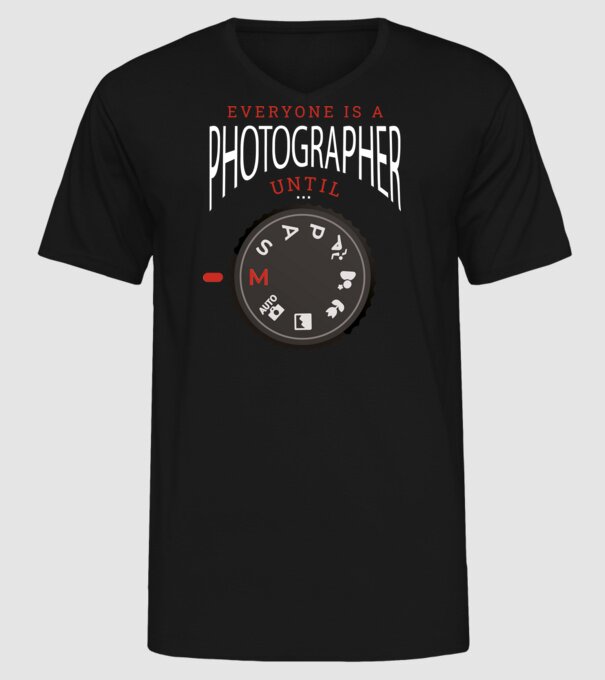 Everyone is a photographer until model negru pe tricou