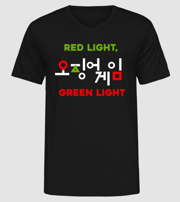 red light green light model negru pe tricou