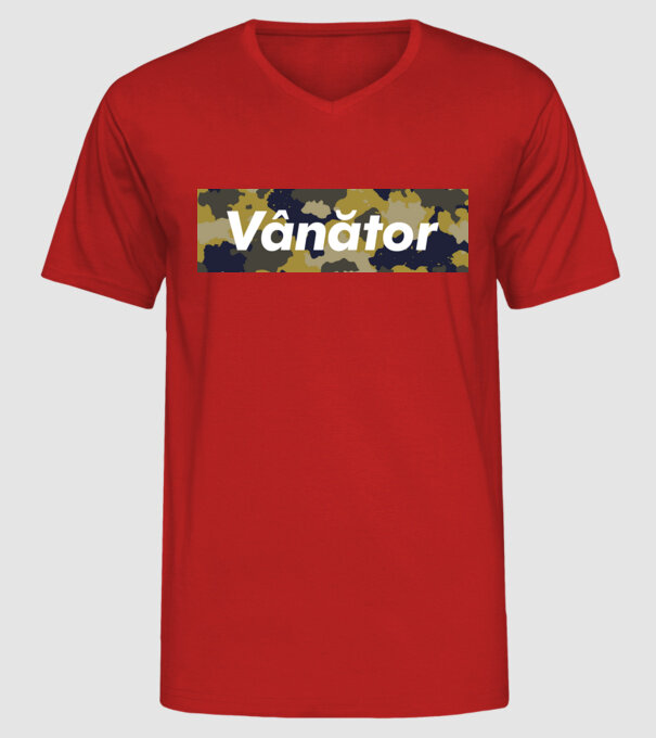 vânător model roșu pe tricou