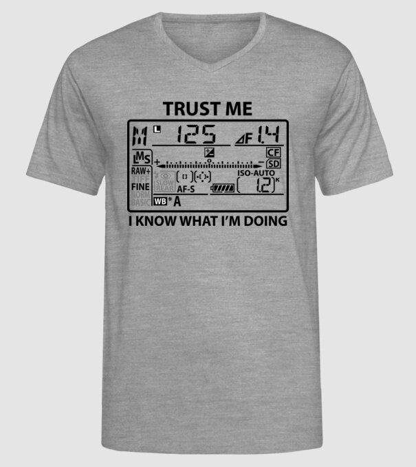 Trust me i'm a photographer model gri pe tricou