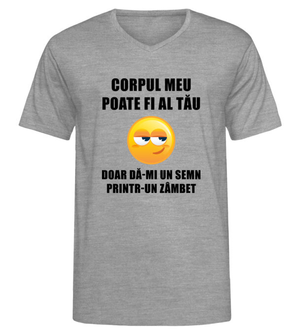  model  pe tricou