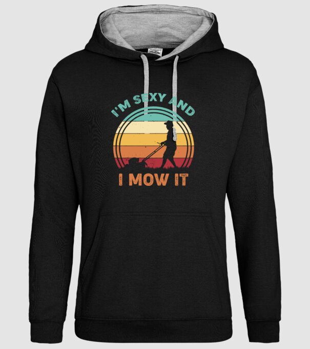 I'm sexy and i mow it model negru pe tricou