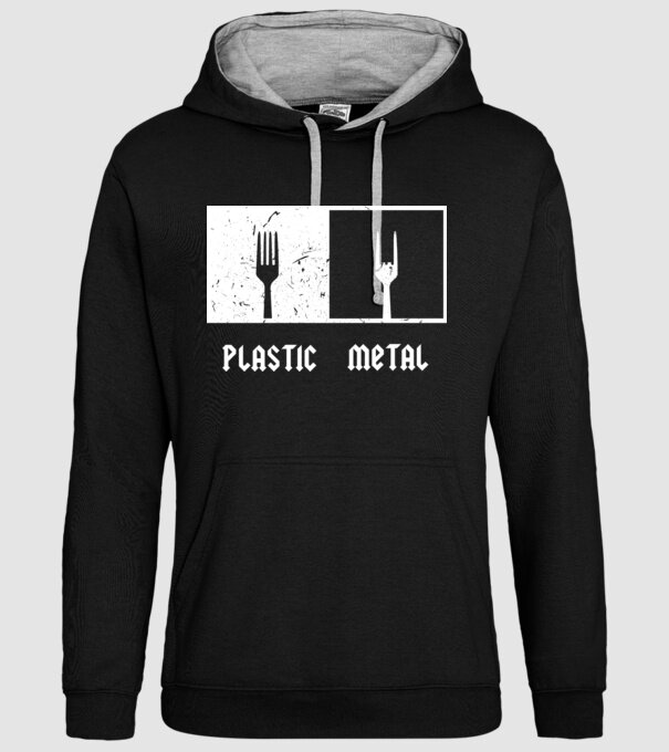Plastic vs metal model negru pe tricou