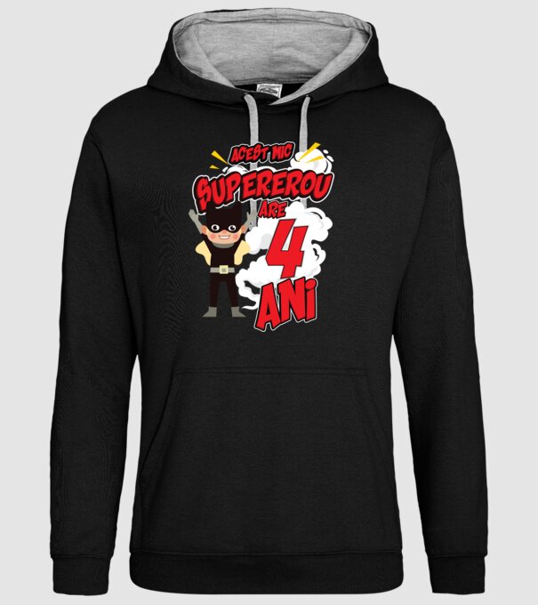 Acest mic supererou are 4 ani model negru pe tricou