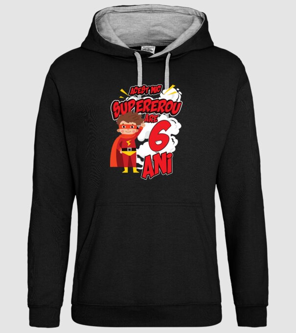 Acest mic supererou are 6 ani model negru pe tricou