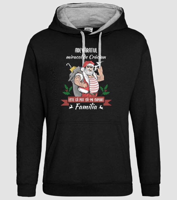 adevăratul miracol de Crăciun este că pot să-mi suport familia model negru pe tricou