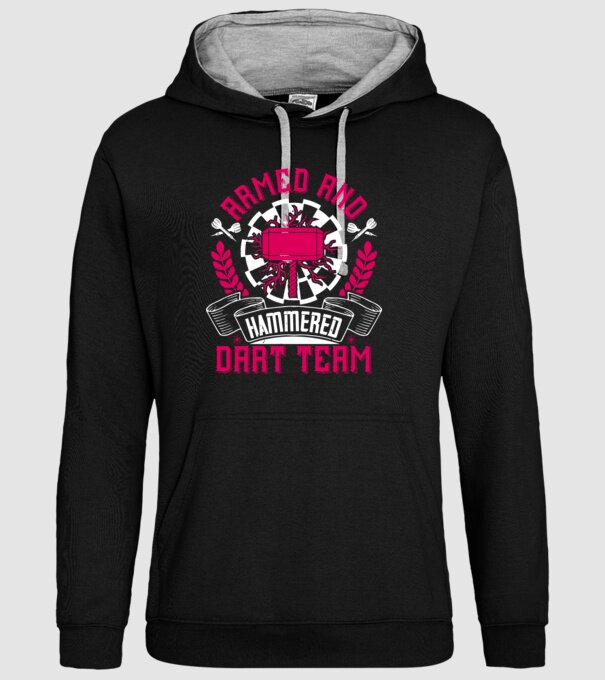 Armed and Hammered dart team model negru pe tricou