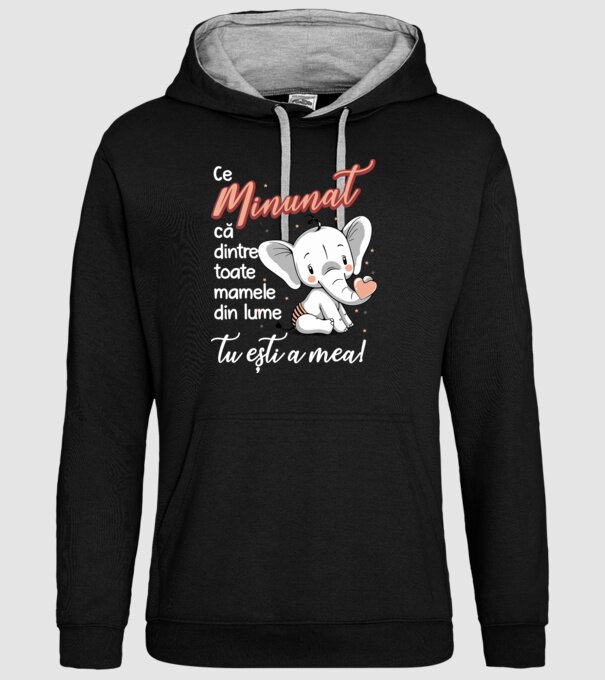 Ce minunat că dintre toate mamele din lume, tu ești a mea! model negru pe tricou