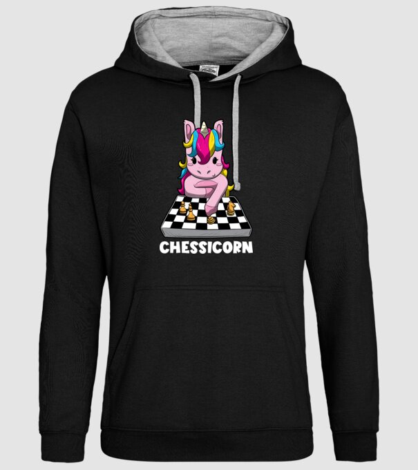 Chessicorn model negru pe tricou