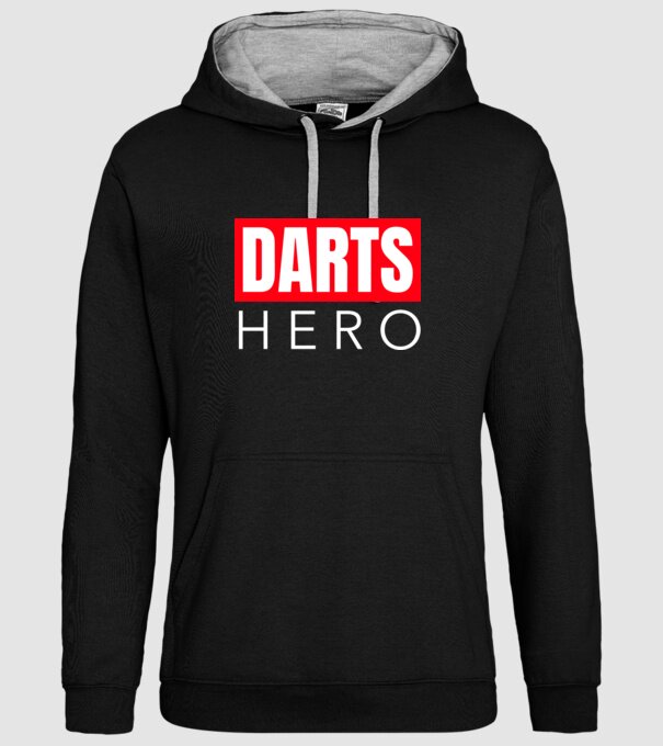 DARTS HERO model negru pe tricou