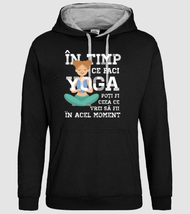 în timp ce faci yoga poți fi ceea ce vrei să fii - în acel moment model negru pe tricou