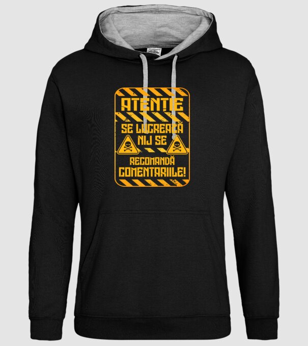 Nu se recomandă comentariile model negru pe tricou