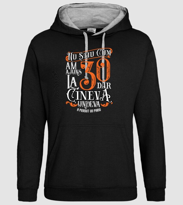 Nu știu cum am ajuns la 30, dar cineva, undeva, a pierdut un pariu model negru pe tricou