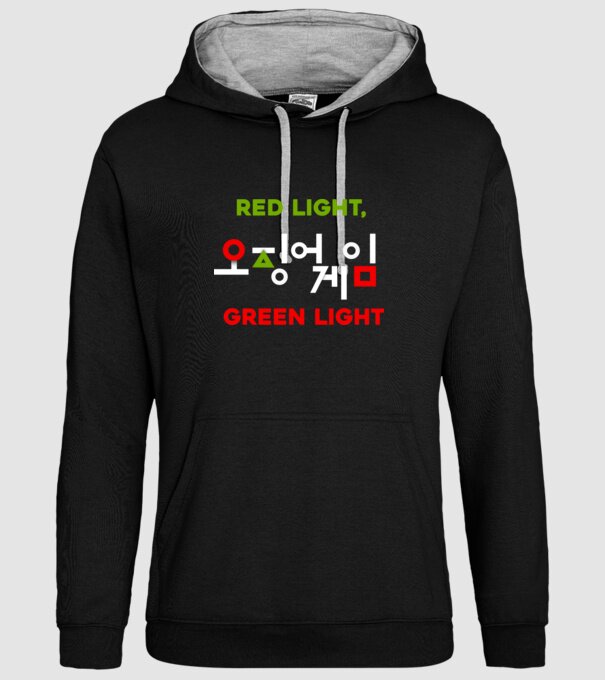 red light green light model negru pe tricou