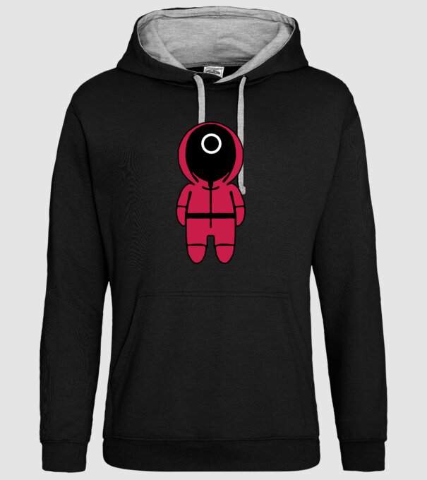 squid game figure model negru pe tricou